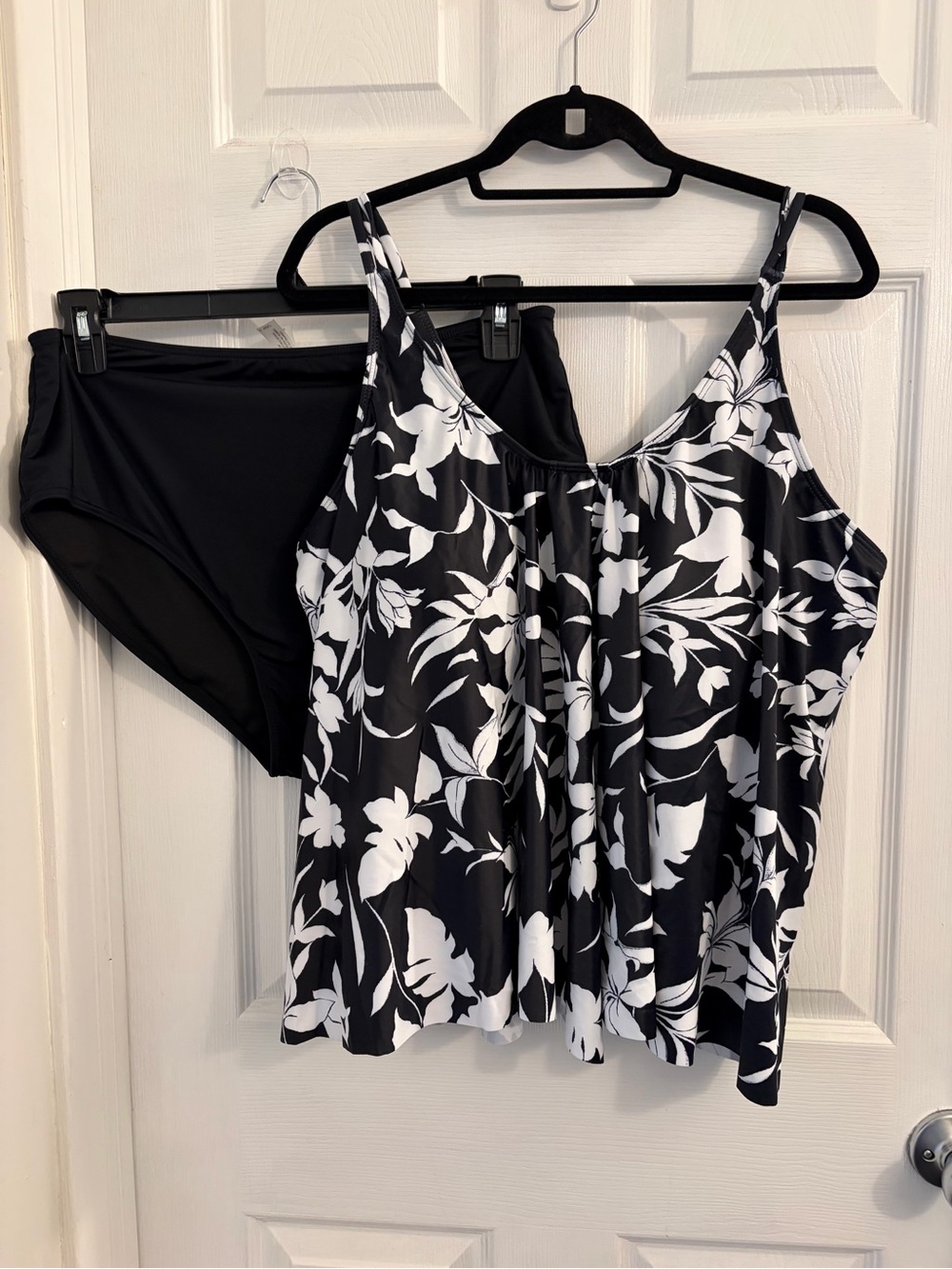 Black & White Floral Tankini Set. NWOT Size 20 $15